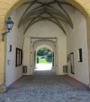 Picture: Passage to the inner courtyard