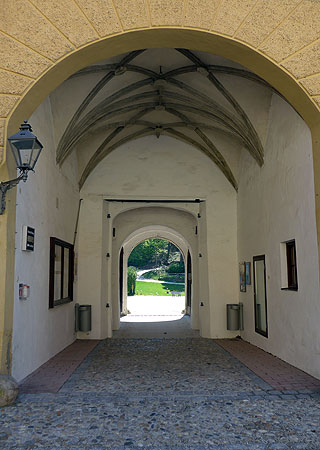 Picture: Passage to the inner courtyard